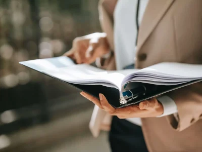 Aufgeschlagene Akten Einzeldienstleistungen Hausverwaltung Diepholz